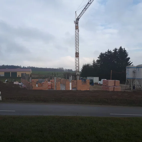 das haus wächst in die höhe.jpeg